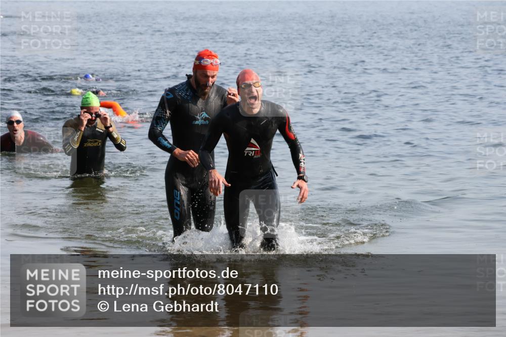 15.06.2025 - 27. Vierlanden-Triathlon Lena Gebhardt http://msf.ph/oto/8047110 15.06.2025 08:45:30 Schwimmen 104, 116, 145 meine-sportfotos.de
