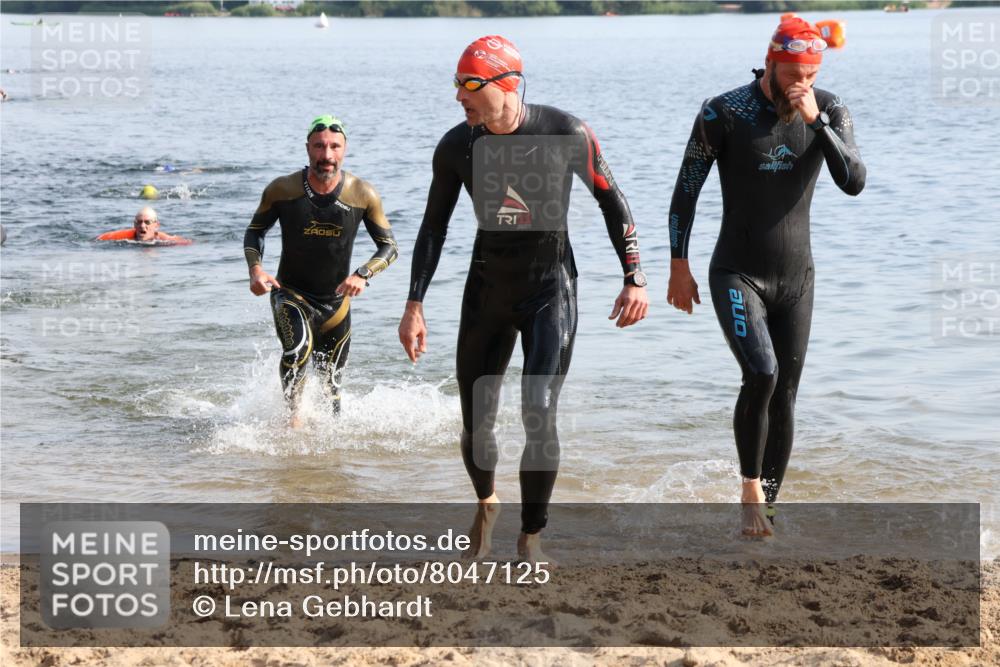 15.06.2025 - 27. Vierlanden-Triathlon Lena Gebhardt http://msf.ph/oto/8047125 15.06.2025 08:45:35 Schwimmen 104, 116, 125, 145 meine-sportfotos.de