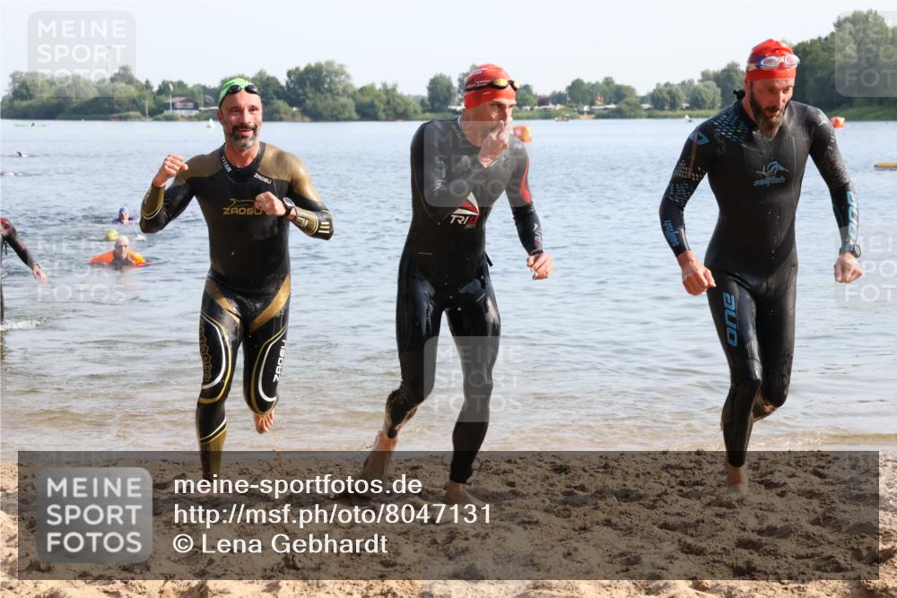 15.06.2025 - 27. Vierlanden-Triathlon Lena Gebhardt http://msf.ph/oto/8047131 15.06.2025 08:45:37 Schwimmen 104, 116, 125, 145 meine-sportfotos.de