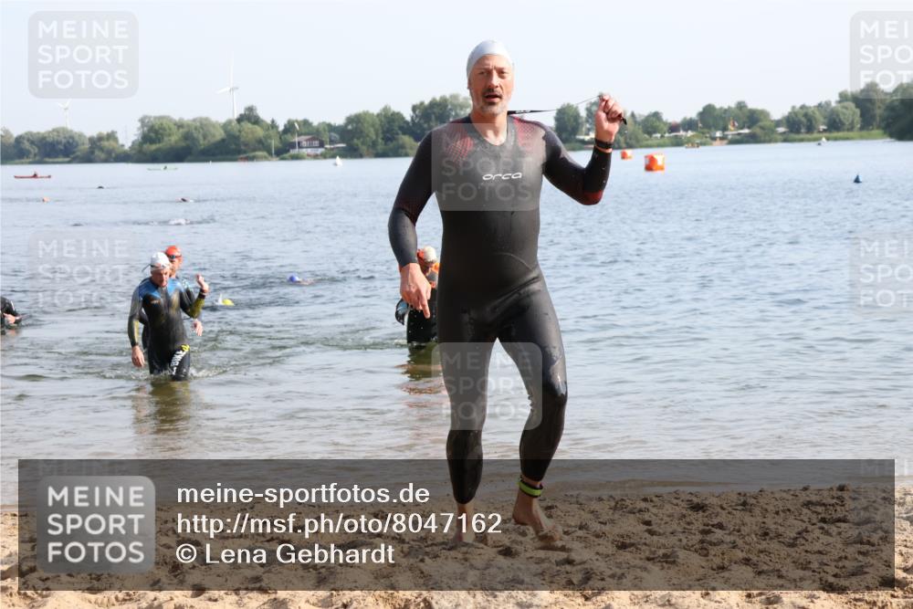 15.06.2025 - 27. Vierlanden-Triathlon Lena Gebhardt http://msf.ph/oto/8047162 15.06.2025 08:45:44 Schwimmen 13, 104, 106, 116, 125, 145, 150 meine-sportfotos.de