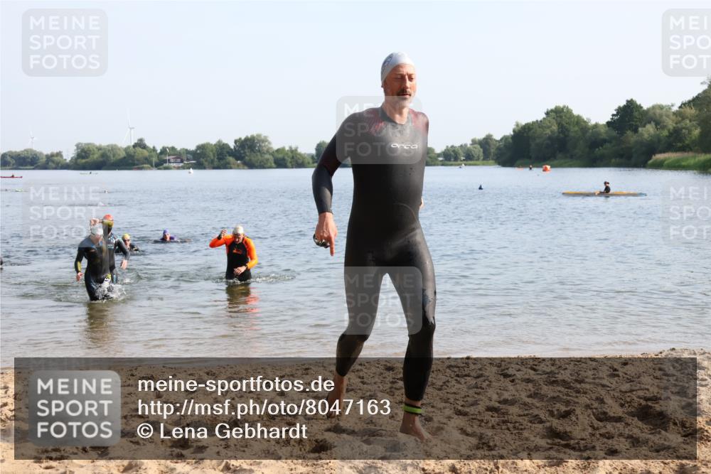 15.06.2025 - 27. Vierlanden-Triathlon Lena Gebhardt http://msf.ph/oto/8047163 15.06.2025 08:45:45 Schwimmen 13, 104, 106, 116, 125, 145, 150 meine-sportfotos.de