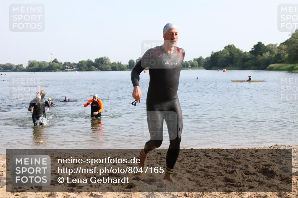 15.06.2025 - 27. Vierlanden-Triathlon Lena Gebhardt http://msf.ph/oto/8047165 15.06.2025 08:45:45 Schwimmen 13, 104, 106, 116, 125, 145, 150 meine-sportfotos.de