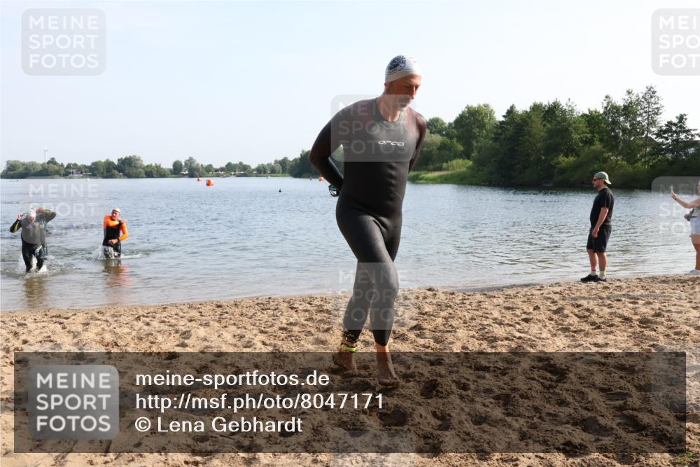 15.06.2025 - 27. Vierlanden-Triathlon Lena Gebhardt http://msf.ph/oto/8047171 15.06.2025 08:45:46 Schwimmen 13, 104, 106, 116, 125, 142, 145, 150 meine-sportfotos.de