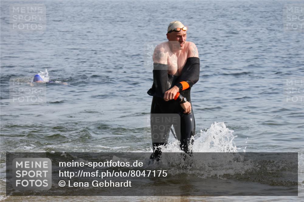 15.06.2025 - 27. Vierlanden-Triathlon Lena Gebhardt http://msf.ph/oto/8047175 15.06.2025 08:45:47 Schwimmen 13, 104, 106, 116, 125, 142, 150 meine-sportfotos.de