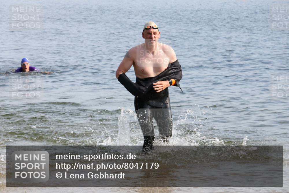 15.06.2025 - 27. Vierlanden-Triathlon Lena Gebhardt http://msf.ph/oto/8047179 15.06.2025 08:45:48 Schwimmen 13, 104, 106, 116, 125, 142, 150 meine-sportfotos.de