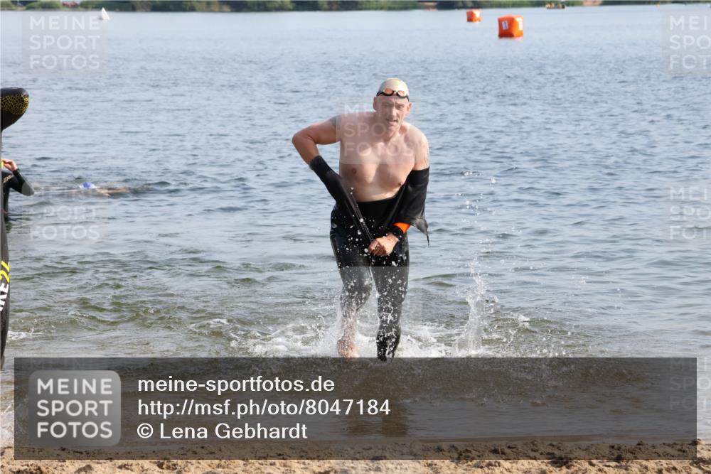 15.06.2025 - 27. Vierlanden-Triathlon Lena Gebhardt http://msf.ph/oto/8047184 15.06.2025 08:45:49 Schwimmen 13, 106, 125, 142, 150 meine-sportfotos.de