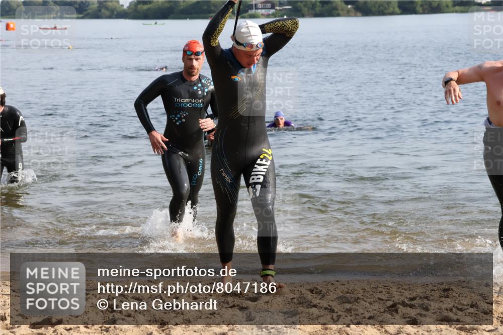 15.06.2025 - 27. Vierlanden-Triathlon Lena Gebhardt http://msf.ph/oto/8047186 15.06.2025 08:45:50 Schwimmen 13, 106, 125, 142, 150 meine-sportfotos.de