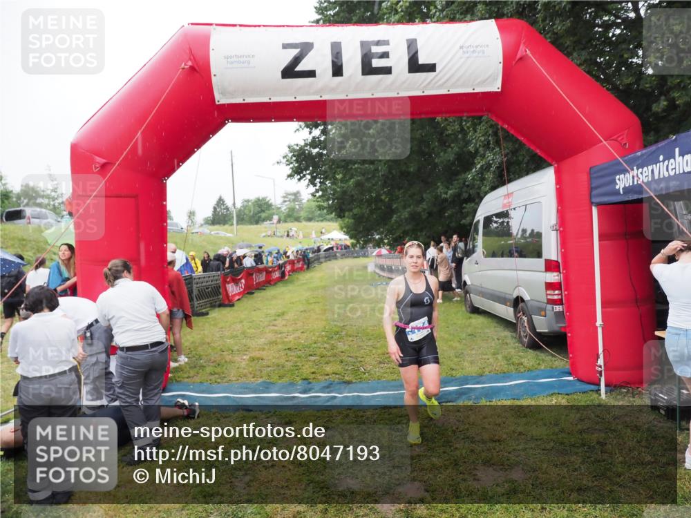 21.06.2025 - 27. Vierlanden-Triathlon MichiJ http://msf.ph/oto/8047193 15.06.2026 14:10:31 Ziel 1174 meine-sportfotos.de