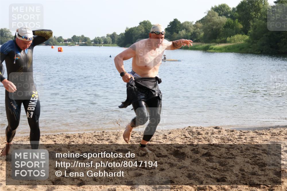 15.06.2025 - 27. Vierlanden-Triathlon Lena Gebhardt http://msf.ph/oto/8047194 15.06.2025 08:45:51 Schwimmen 13, 106, 125, 142, 150, 152 meine-sportfotos.de