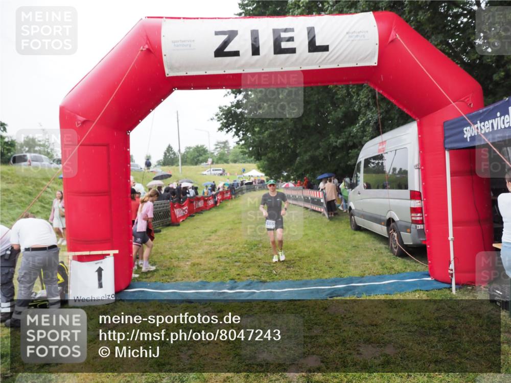 21.06.2025 - 27. Vierlanden-Triathlon MichiJ http://msf.ph/oto/8047243 15.06.2026 14:10:58 Ziel 1165 meine-sportfotos.de
