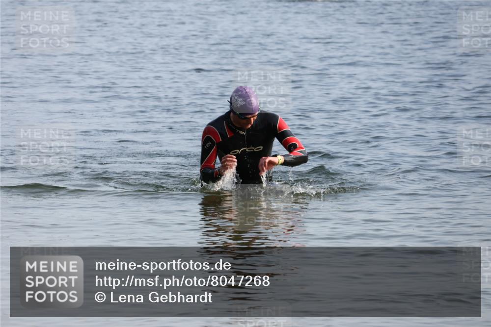 15.06.2025 - 27. Vierlanden-Triathlon Lena Gebhardt http://msf.ph/oto/8047268 15.06.2025 08:46:32 Schwimmen 161 meine-sportfotos.de