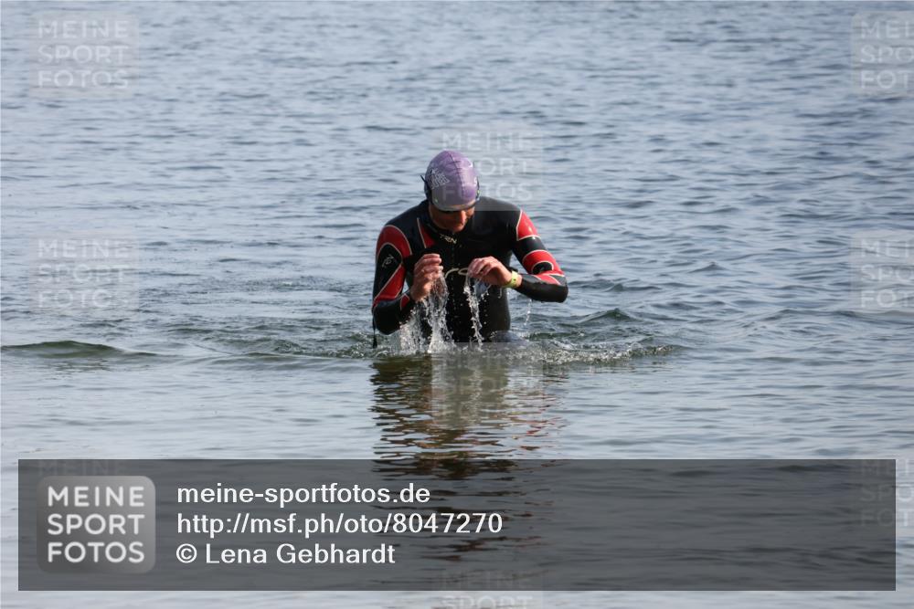 15.06.2025 - 27. Vierlanden-Triathlon Lena Gebhardt http://msf.ph/oto/8047270 15.06.2025 08:46:32 Schwimmen 161 meine-sportfotos.de