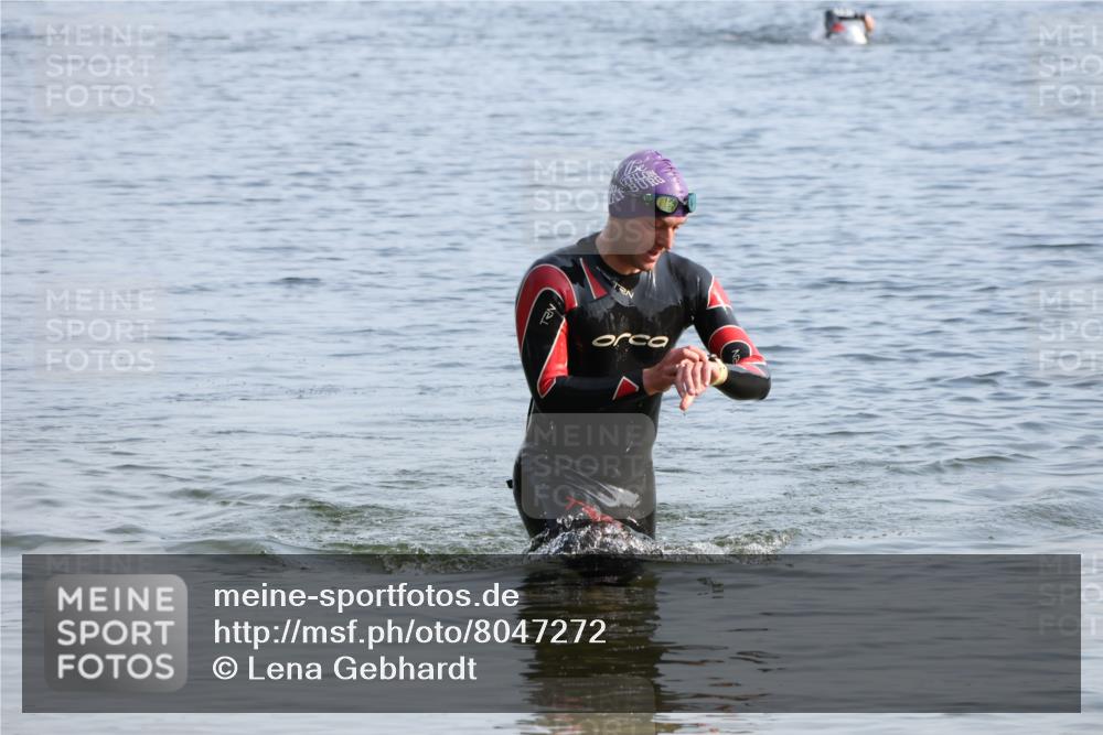 15.06.2025 - 27. Vierlanden-Triathlon Lena Gebhardt http://msf.ph/oto/8047272 15.06.2025 08:46:36 Schwimmen 161 meine-sportfotos.de