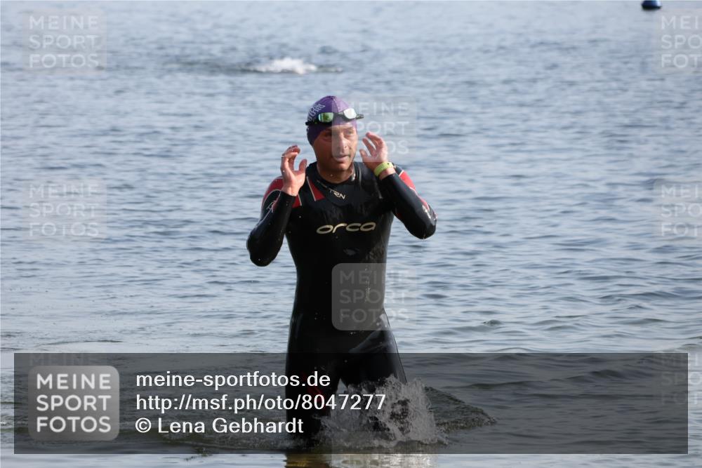 15.06.2025 - 27. Vierlanden-Triathlon Lena Gebhardt http://msf.ph/oto/8047277 15.06.2025 08:46:37 Schwimmen 161 meine-sportfotos.de