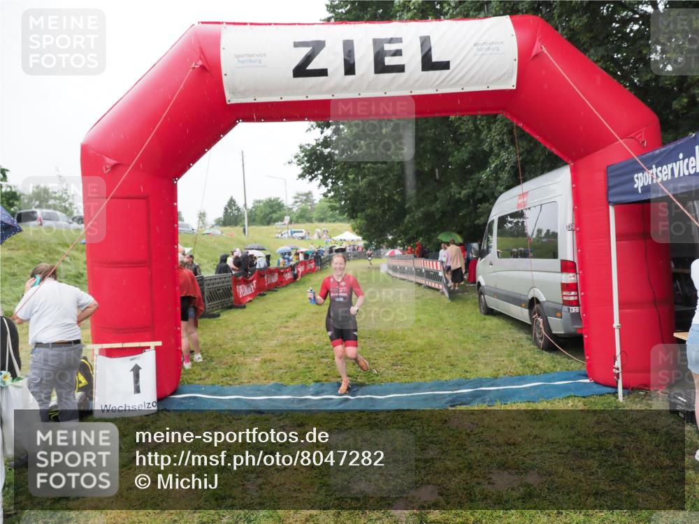 21.06.2025 - 27. Vierlanden-Triathlon MichiJ http://msf.ph/oto/8047282 15.06.2026 14:11:10 Ziel 1178 meine-sportfotos.de