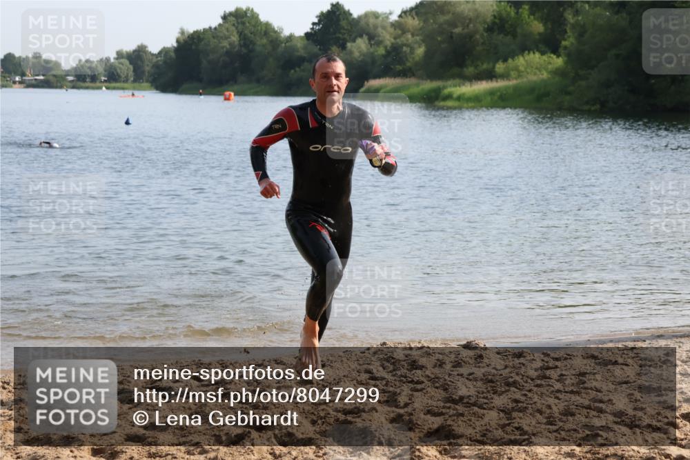 15.06.2025 - 27. Vierlanden-Triathlon Lena Gebhardt http://msf.ph/oto/8047299 15.06.2025 08:46:41 Schwimmen 161 meine-sportfotos.de
