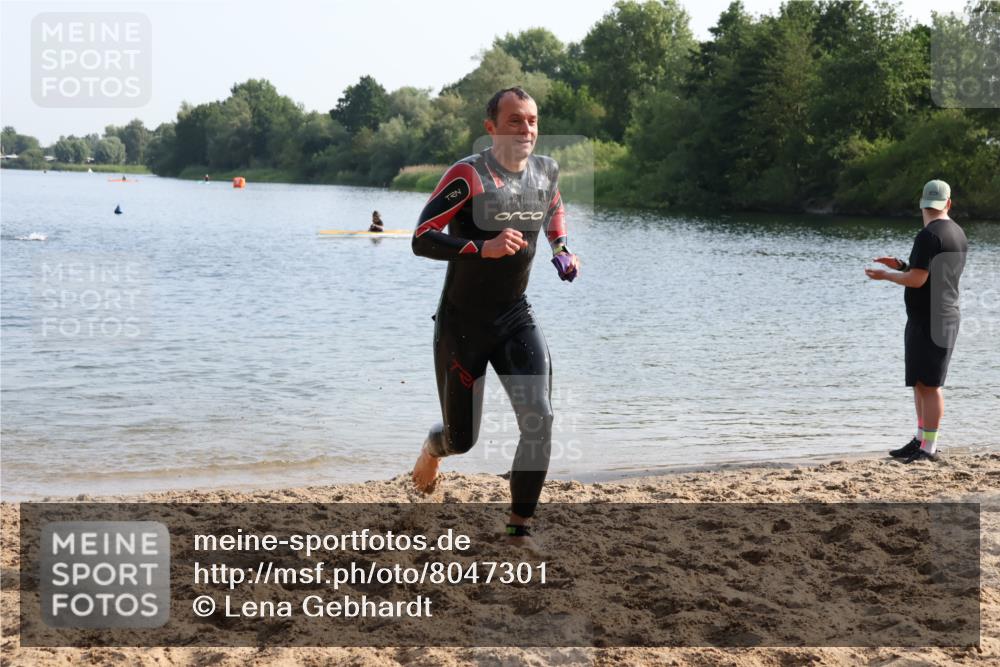 15.06.2025 - 27. Vierlanden-Triathlon Lena Gebhardt http://msf.ph/oto/8047301 15.06.2025 08:46:42 Schwimmen 161 meine-sportfotos.de