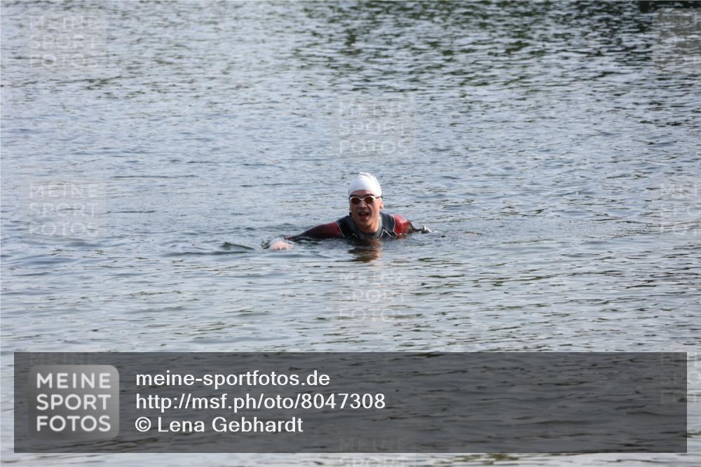 15.06.2025 - 27. Vierlanden-Triathlon Lena Gebhardt http://msf.ph/oto/8047308 15.06.2025 08:47:21 Schwimmen  meine-sportfotos.de