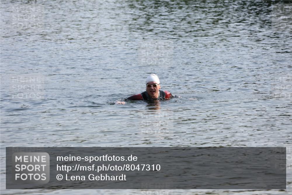 15.06.2025 - 27. Vierlanden-Triathlon Lena Gebhardt http://msf.ph/oto/8047310 15.06.2025 08:47:21 Schwimmen  meine-sportfotos.de