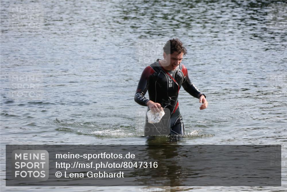 15.06.2025 - 27. Vierlanden-Triathlon Lena Gebhardt http://msf.ph/oto/8047316 15.06.2025 08:47:28 Schwimmen 48 meine-sportfotos.de