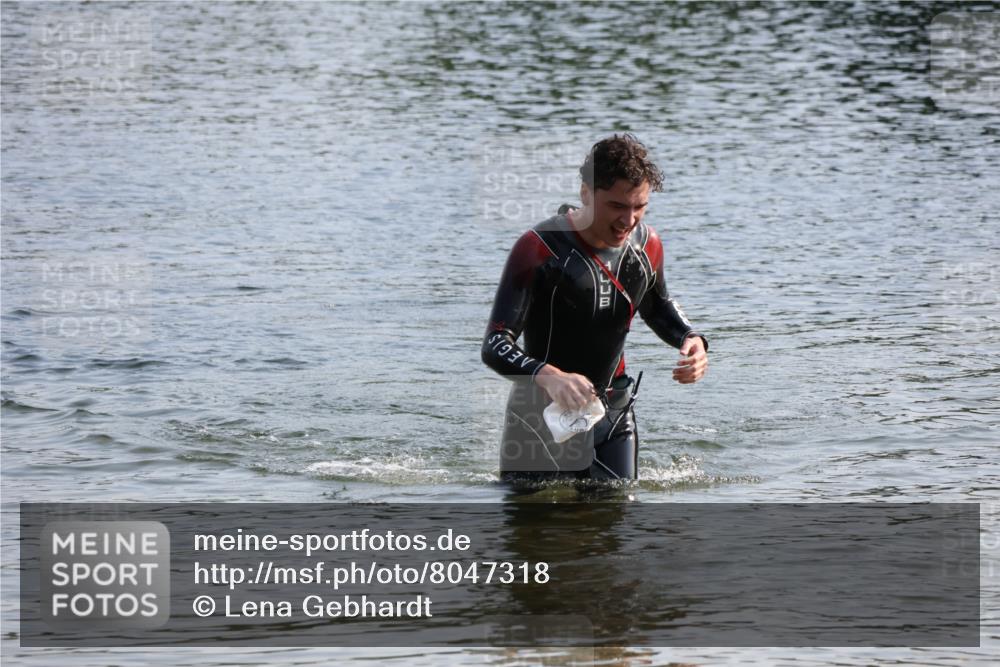 15.06.2025 - 27. Vierlanden-Triathlon Lena Gebhardt http://msf.ph/oto/8047318 15.06.2025 08:47:28 Schwimmen 48 meine-sportfotos.de