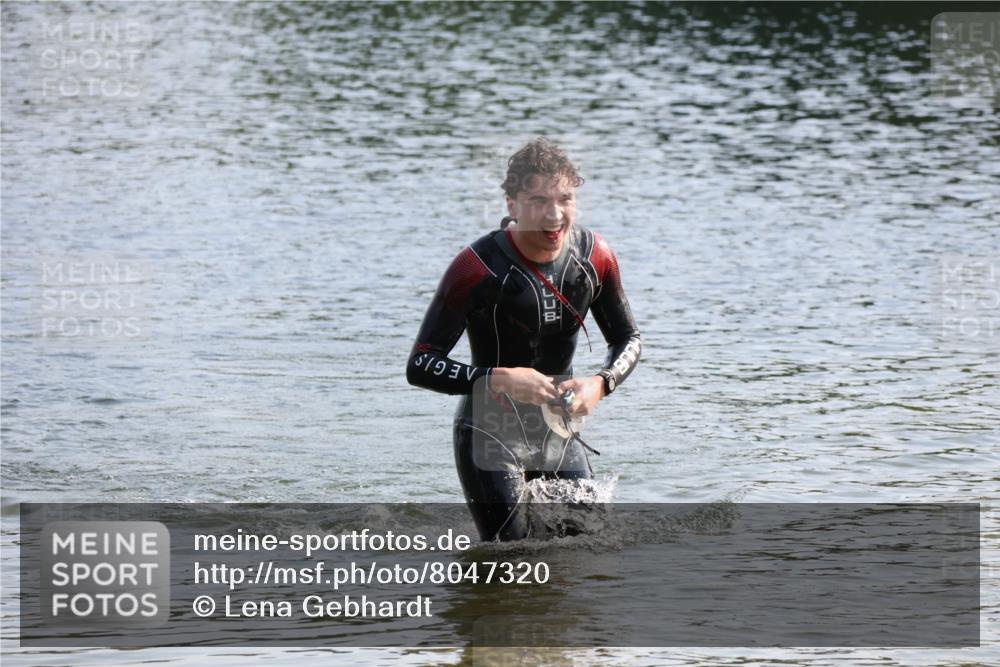 15.06.2025 - 27. Vierlanden-Triathlon Lena Gebhardt http://msf.ph/oto/8047320 15.06.2025 08:47:29 Schwimmen 48 meine-sportfotos.de