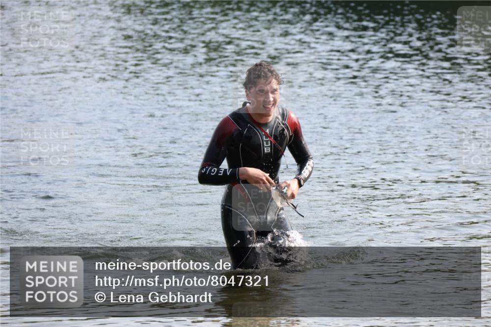 15.06.2025 - 27. Vierlanden-Triathlon Lena Gebhardt http://msf.ph/oto/8047321 15.06.2025 08:47:29 Schwimmen 48 meine-sportfotos.de