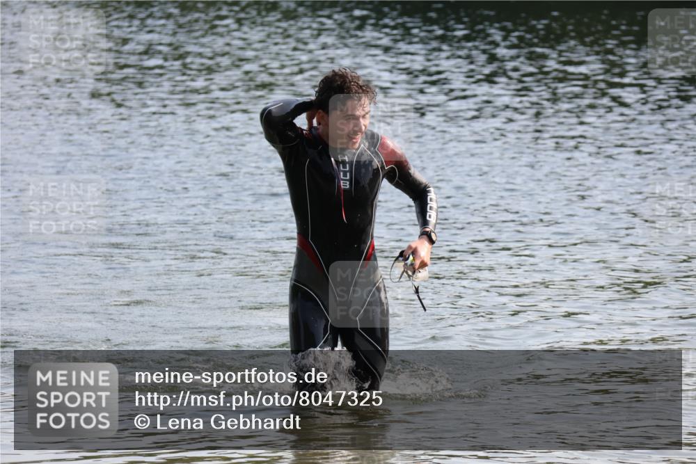 15.06.2025 - 27. Vierlanden-Triathlon Lena Gebhardt http://msf.ph/oto/8047325 15.06.2025 08:47:29 Schwimmen 48 meine-sportfotos.de