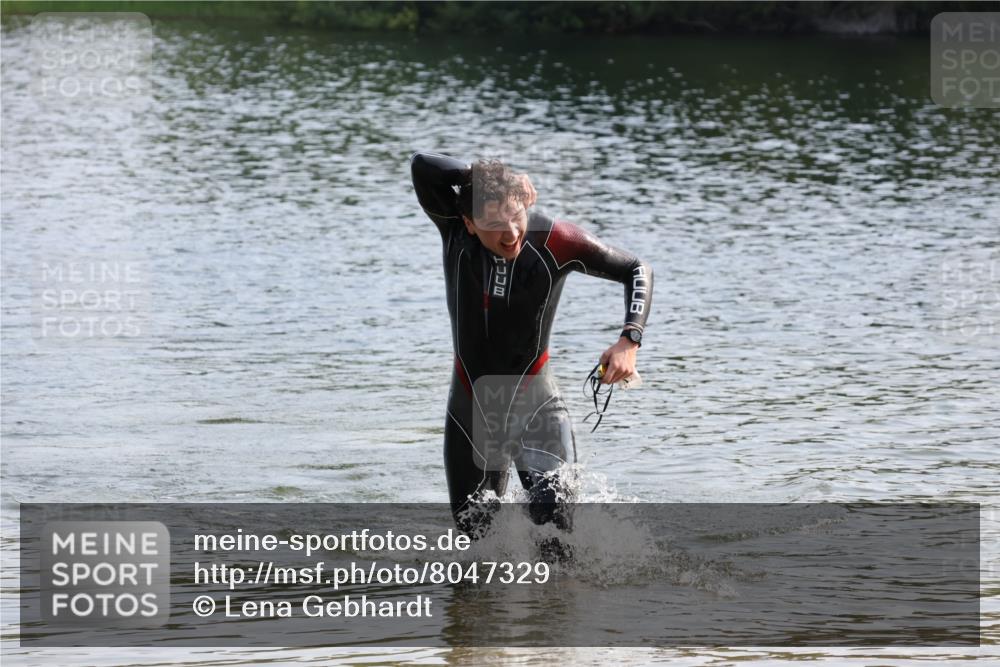 15.06.2025 - 27. Vierlanden-Triathlon Lena Gebhardt http://msf.ph/oto/8047329 15.06.2025 08:47:30 Schwimmen 48 meine-sportfotos.de