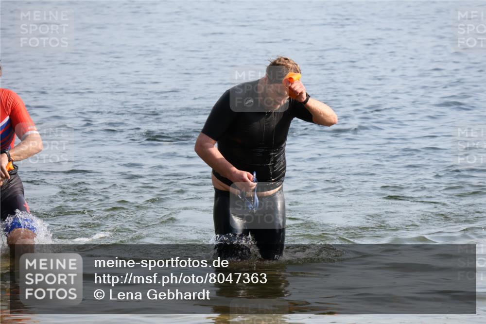 15.06.2025 - 27. Vierlanden-Triathlon Lena Gebhardt http://msf.ph/oto/8047363 15.06.2025 08:47:48 Schwimmen 34, 193 meine-sportfotos.de