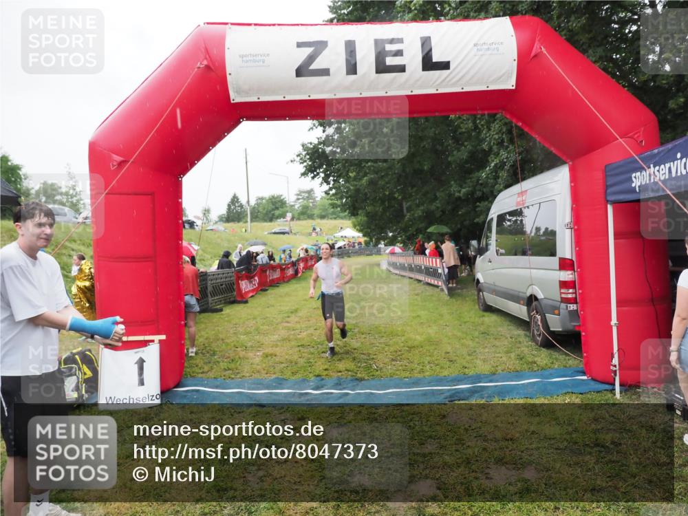 21.06.2025 - 27. Vierlanden-Triathlon MichiJ http://msf.ph/oto/8047373 15.06.2026 14:12:39 Ziel 19, 1279 meine-sportfotos.de