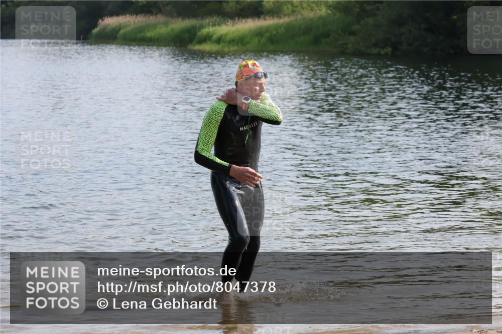 15.06.2025 - 27. Vierlanden-Triathlon Lena Gebhardt http://msf.ph/oto/8047378 15.06.2025 08:47:52 Schwimmen 34, 193 meine-sportfotos.de