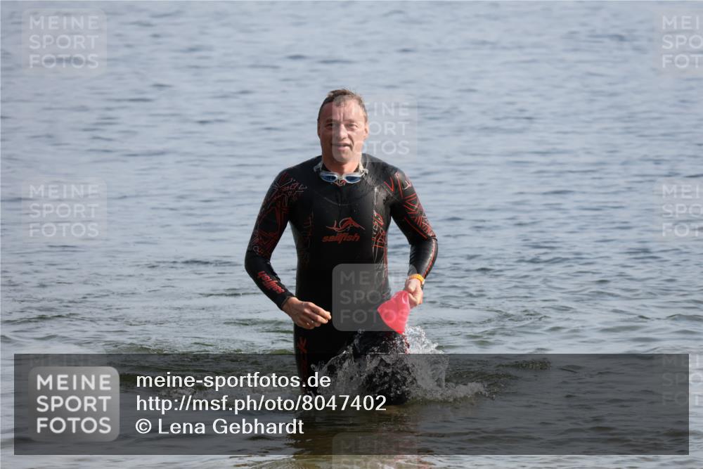 15.06.2025 - 27. Vierlanden-Triathlon Lena Gebhardt http://msf.ph/oto/8047402 15.06.2025 08:47:59 Schwimmen 16, 34, 167, 193 meine-sportfotos.de