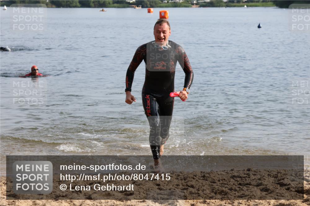15.06.2025 - 27. Vierlanden-Triathlon Lena Gebhardt http://msf.ph/oto/8047415 15.06.2025 08:48:02 Schwimmen 16, 34, 167, 193 meine-sportfotos.de