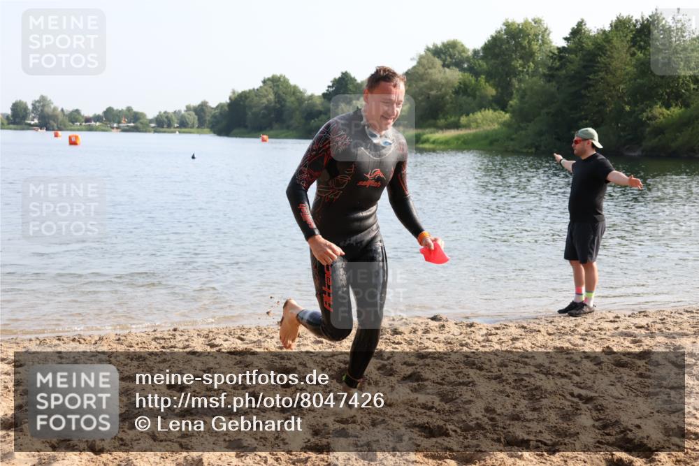15.06.2025 - 27. Vierlanden-Triathlon Lena Gebhardt http://msf.ph/oto/8047426 15.06.2025 08:48:04 Schwimmen 16, 34, 167, 193 meine-sportfotos.de