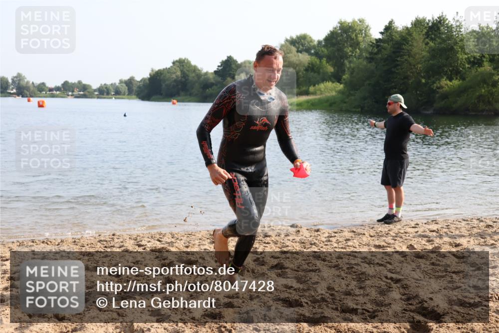 15.06.2025 - 27. Vierlanden-Triathlon Lena Gebhardt http://msf.ph/oto/8047428 15.06.2025 08:48:04 Schwimmen 16, 34, 167, 193 meine-sportfotos.de
