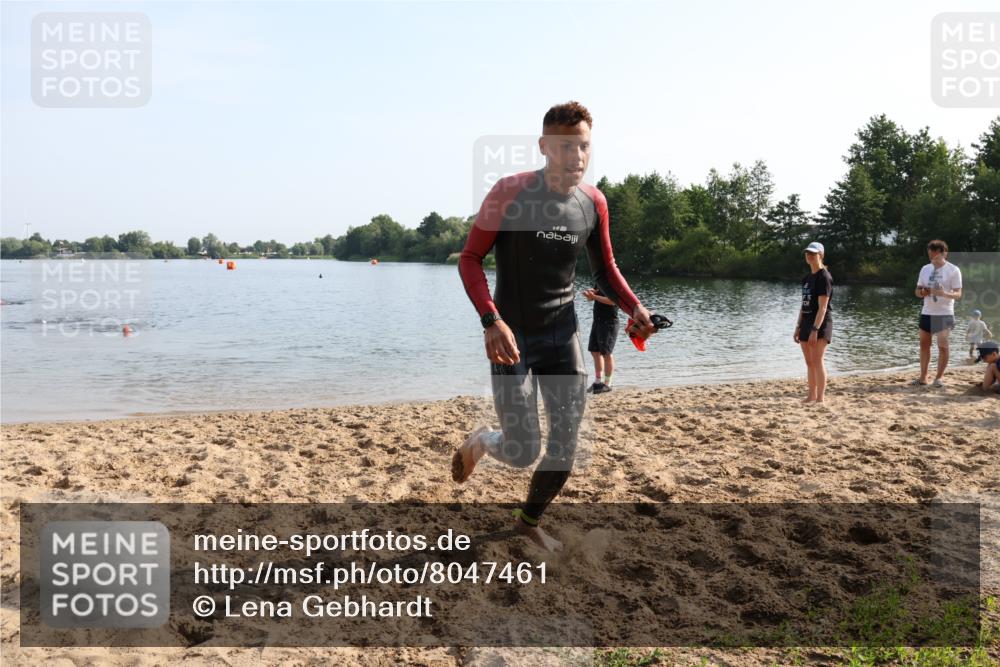 15.06.2025 - 27. Vierlanden-Triathlon Lena Gebhardt http://msf.ph/oto/8047461 15.06.2025 08:48:20 Schwimmen 70 meine-sportfotos.de