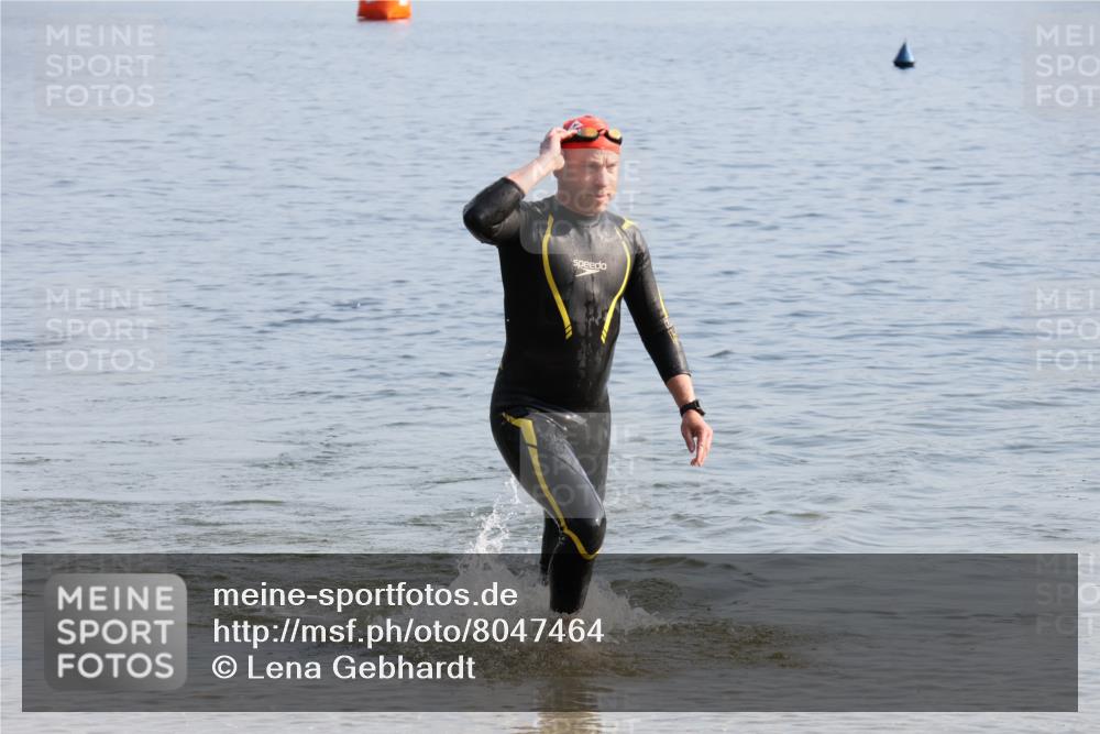 15.06.2025 - 27. Vierlanden-Triathlon Lena Gebhardt http://msf.ph/oto/8047464 15.06.2025 08:48:30 Schwimmen 123 meine-sportfotos.de
