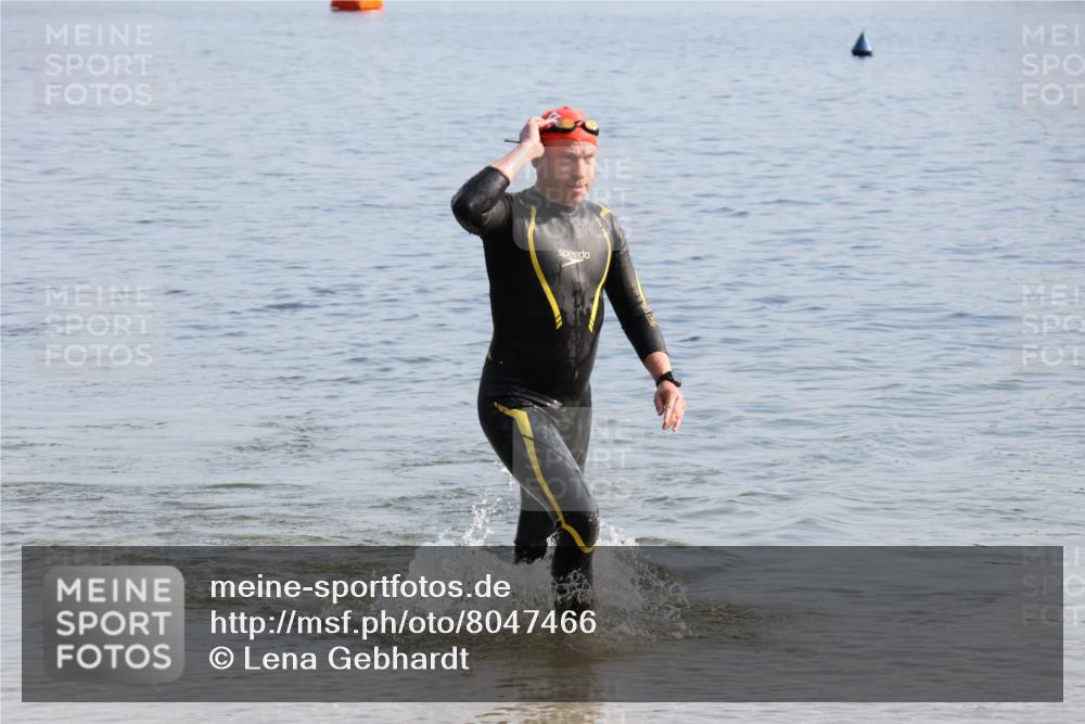 15.06.2025 - 27. Vierlanden-Triathlon Lena Gebhardt http://msf.ph/oto/8047466 15.06.2025 08:48:30 Schwimmen 123 meine-sportfotos.de
