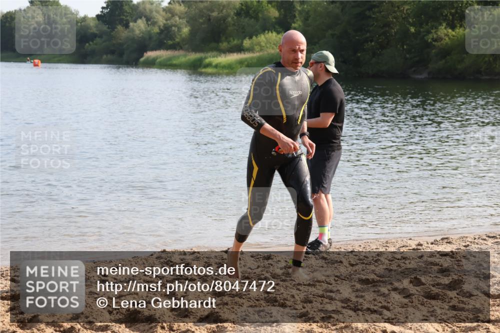 15.06.2025 - 27. Vierlanden-Triathlon Lena Gebhardt http://msf.ph/oto/8047472 15.06.2025 08:48:35 Schwimmen 123 meine-sportfotos.de