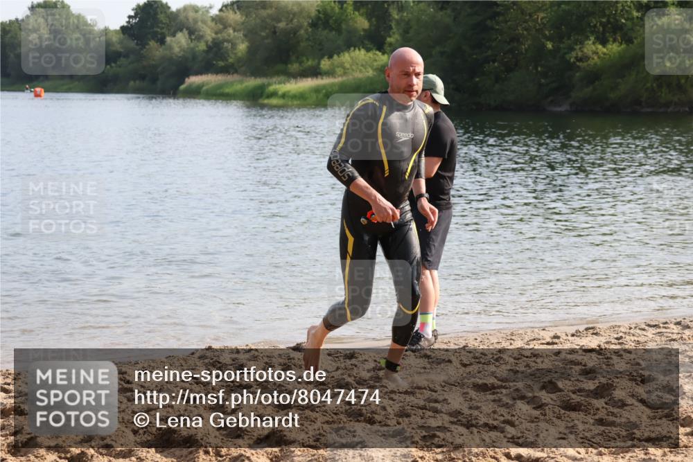15.06.2025 - 27. Vierlanden-Triathlon Lena Gebhardt http://msf.ph/oto/8047474 15.06.2025 08:48:35 Schwimmen 123 meine-sportfotos.de