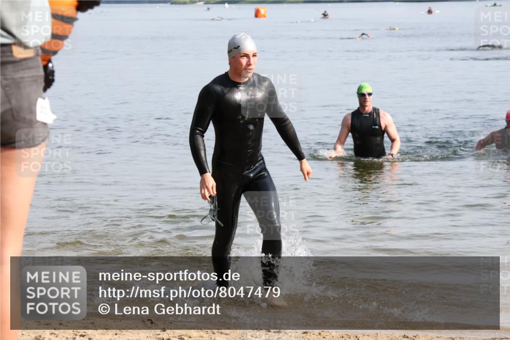 15.06.2025 - 27. Vierlanden-Triathlon Lena Gebhardt http://msf.ph/oto/8047479 15.06.2025 08:48:42 Schwimmen 19, 123 meine-sportfotos.de