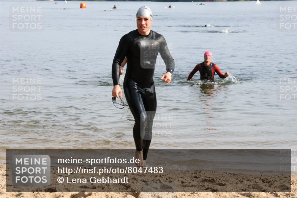 15.06.2025 - 27. Vierlanden-Triathlon Lena Gebhardt http://msf.ph/oto/8047483 15.06.2025 08:48:43 Schwimmen 19, 123, 144 meine-sportfotos.de