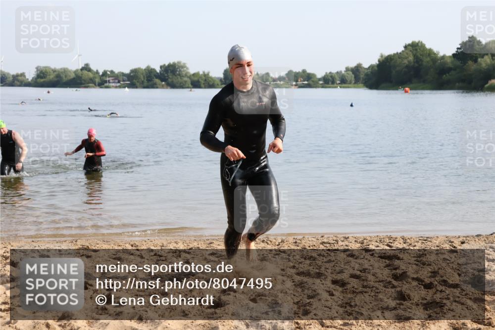 15.06.2025 - 27. Vierlanden-Triathlon Lena Gebhardt http://msf.ph/oto/8047495 15.06.2025 08:48:46 Schwimmen 19, 115, 144 meine-sportfotos.de