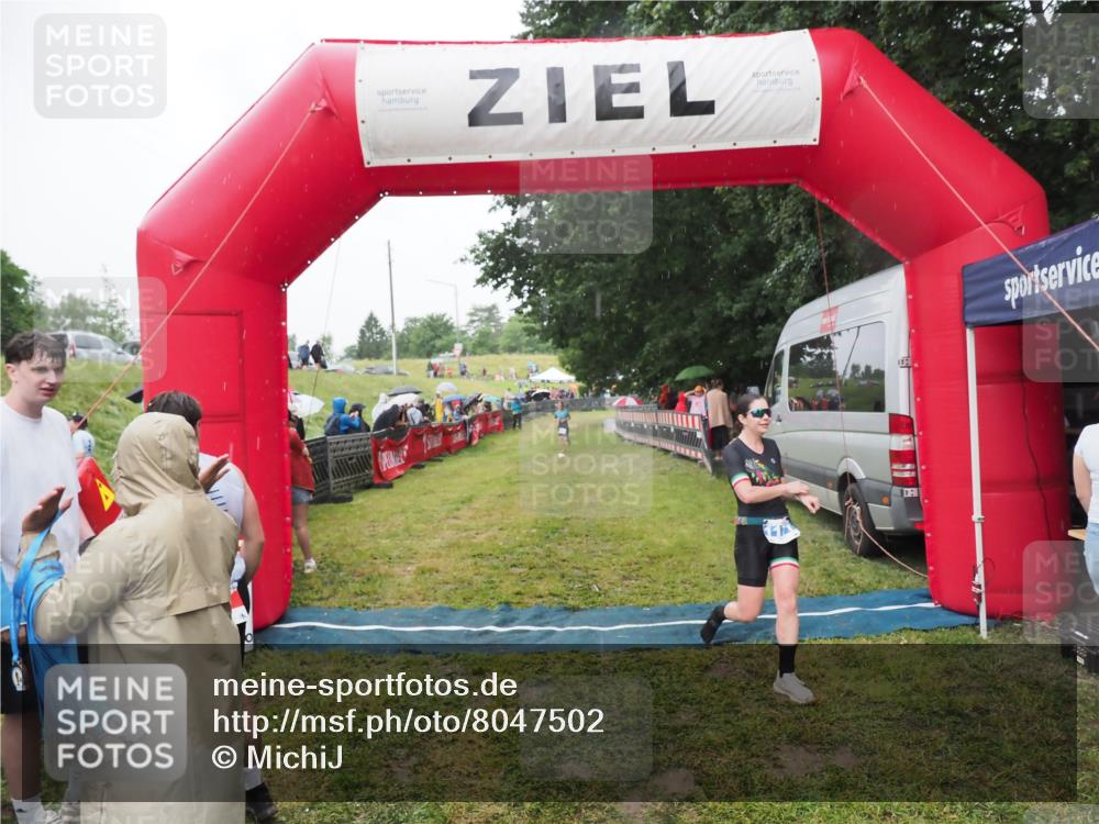 21.06.2025 - 27. Vierlanden-Triathlon MichiJ http://msf.ph/oto/8047502 15.06.2026 14:13:17 Ziel 1171, 1185 meine-sportfotos.de