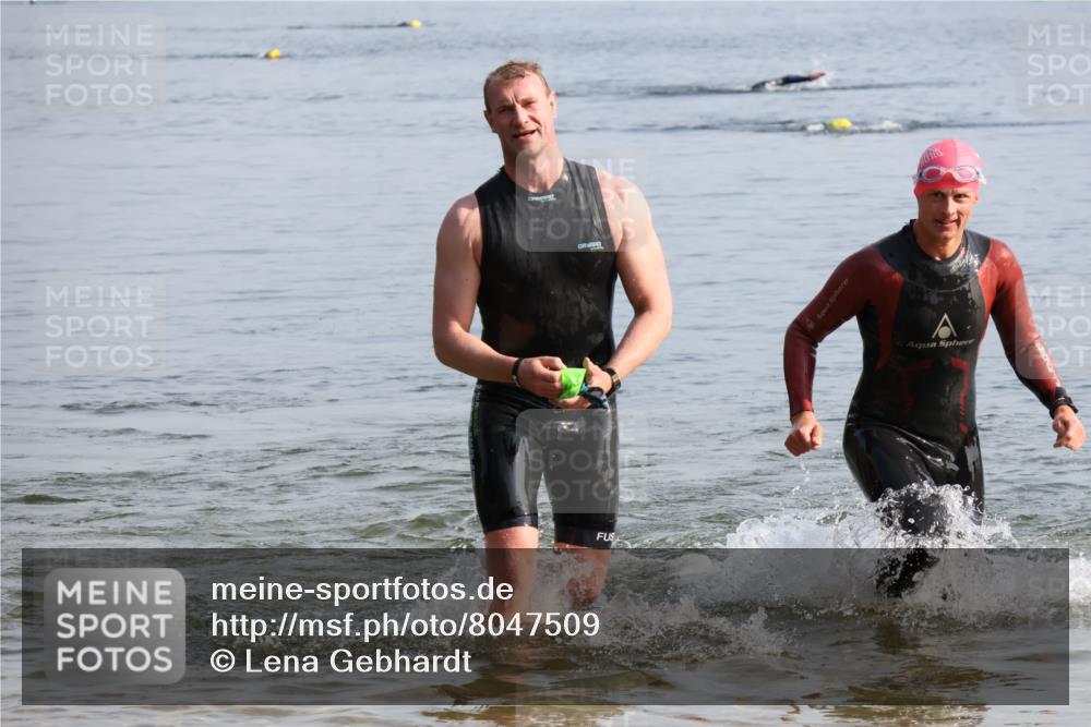 15.06.2025 - 27. Vierlanden-Triathlon Lena Gebhardt http://msf.ph/oto/8047509 15.06.2025 08:48:49 Schwimmen 19, 115, 144 meine-sportfotos.de