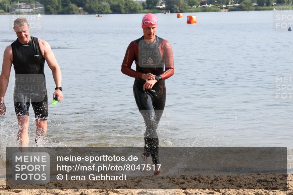 15.06.2025 - 27. Vierlanden-Triathlon Lena Gebhardt http://msf.ph/oto/8047517 15.06.2025 08:48:51 Schwimmen 19, 115, 144 meine-sportfotos.de