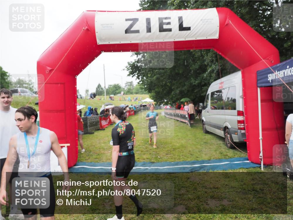 21.06.2025 - 27. Vierlanden-Triathlon MichiJ http://msf.ph/oto/8047520 15.06.2026 14:13:22 Ziel 1171, 1227 meine-sportfotos.de