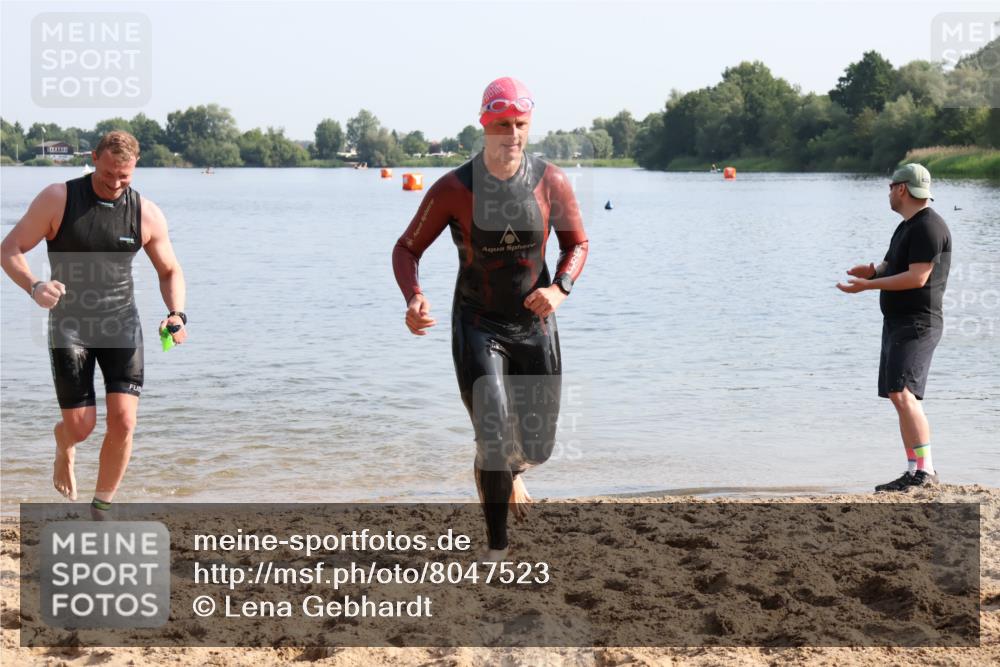 15.06.2025 - 27. Vierlanden-Triathlon Lena Gebhardt http://msf.ph/oto/8047523 15.06.2025 08:48:53 Schwimmen 19, 115, 144 meine-sportfotos.de