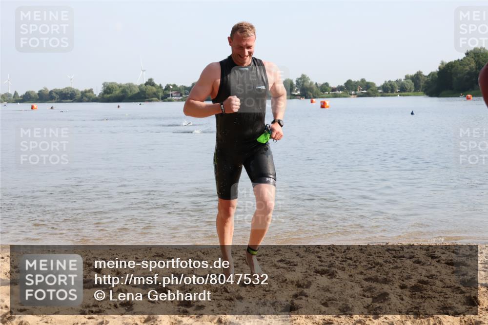 15.06.2025 - 27. Vierlanden-Triathlon Lena Gebhardt http://msf.ph/oto/8047532 15.06.2025 08:48:54 Schwimmen 19, 115, 144 meine-sportfotos.de